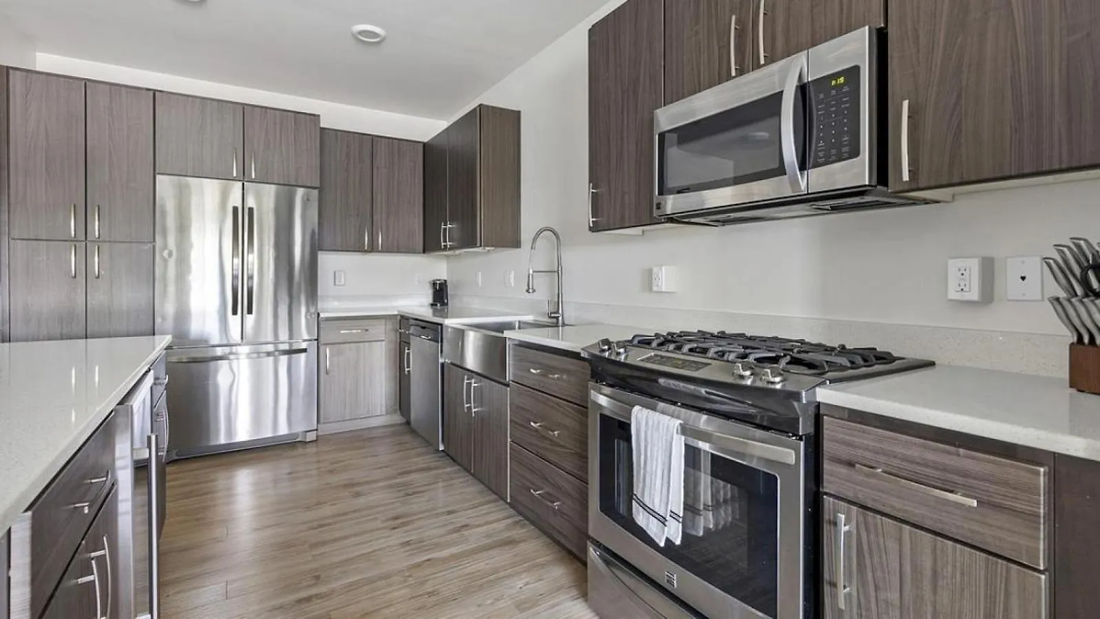 Landing At Yacht Harbor Club - 1 Bedroom In Hayden Island Neighborhood Network Portland United States